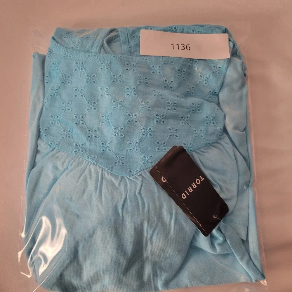 Torrid Cold Shoulder Top Womens 2 Blue Tie Dye Eyelet Lace Super Soft Short Slve - Picture 14 of 14
